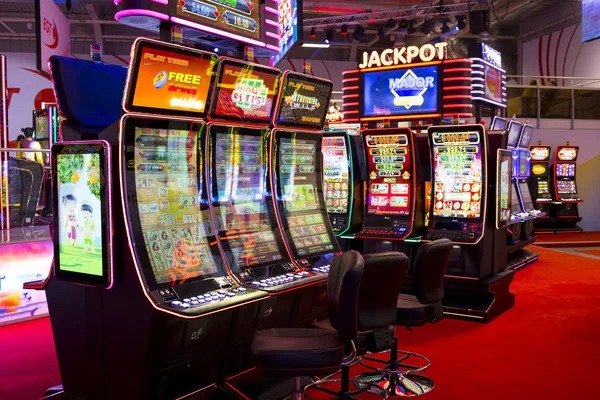 sastra4d Starburst slot interface showing five reels with expanding wild symbol